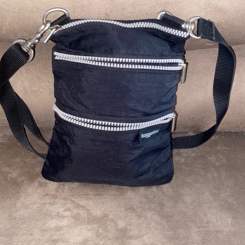 Baggallini black nylon crossbody, preloved, minimal use